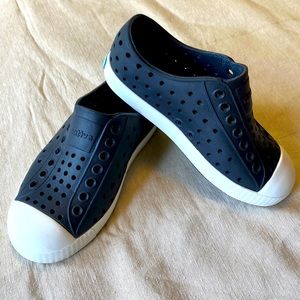 Native slip on summer shoes sz 10